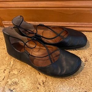 Elastic Lace-up Ballerina Flats